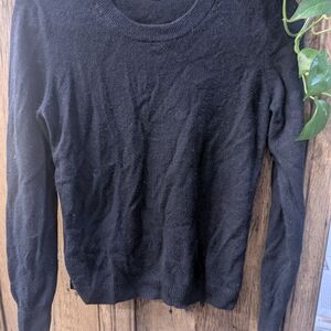 Uniqlo Women's Black Crew Neck Sweater